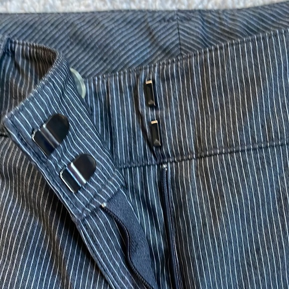 New York and Company Gray and White Pinstripe Office Bermuda Shorts Size 8 - Picture 6 of 6